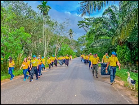 วันนที่ 4 ธันวาคม 2565 นายมนชัย สุขแพ พร้อมคณะผู้บริหาร สมาชิกสภาฯ และพนักงาน องค์การบริหารส่วนตำบลคลองน้อย จัดกิจกรรมวันสิ่งแวดล้อมไทยและจิตอาสาเฉลิมพระเกียรติ เพื่อเป็นการส่งเสริม รณรงค์ และปลูกจิตสำนึกให้ร่วมกันอนุรักษ์ทรัพยากรธรรมชาติและสิ่งแวดล้อม ตามพระราชดำรัสพระบาทสมเด็จพระบรมชนกาธิเบศวร มหาภูมิพลอดุลยเดชมหาราชบพิตร